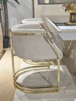Scaune dining catifea cu cadru auriu si masa lăcută premium PALAZZO